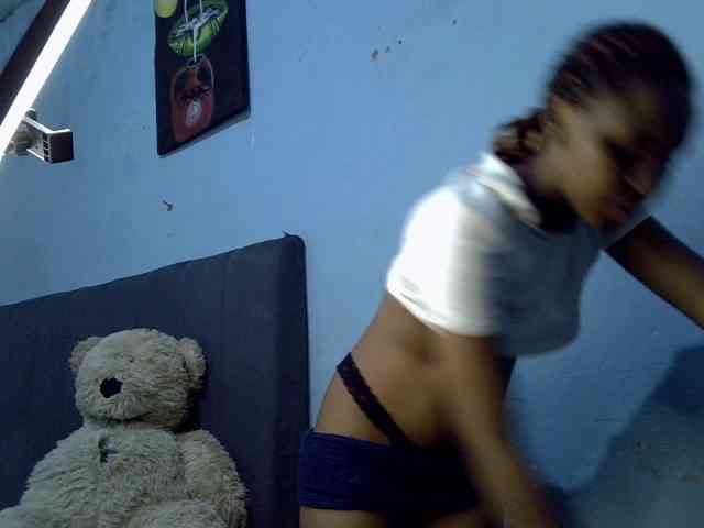 GoldenGoddess1 webcam