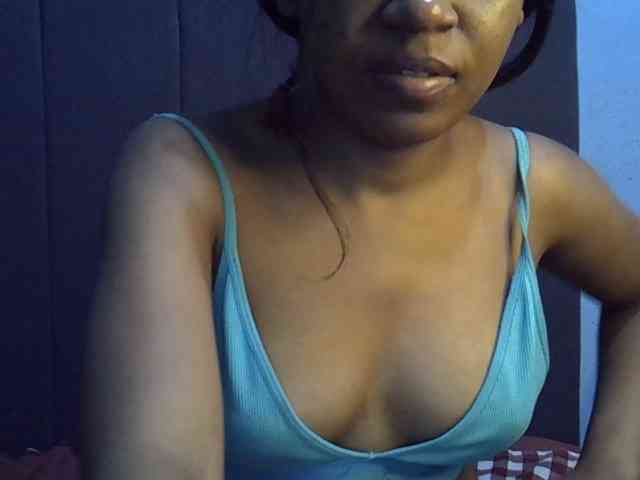 GoldenGoddess1 webcam