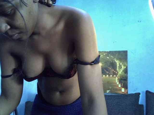 GoldenGoddess1 webcam