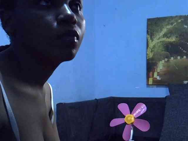 GoldenGoddess1 webcam