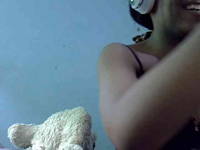 GoldenGoddess1 webcam