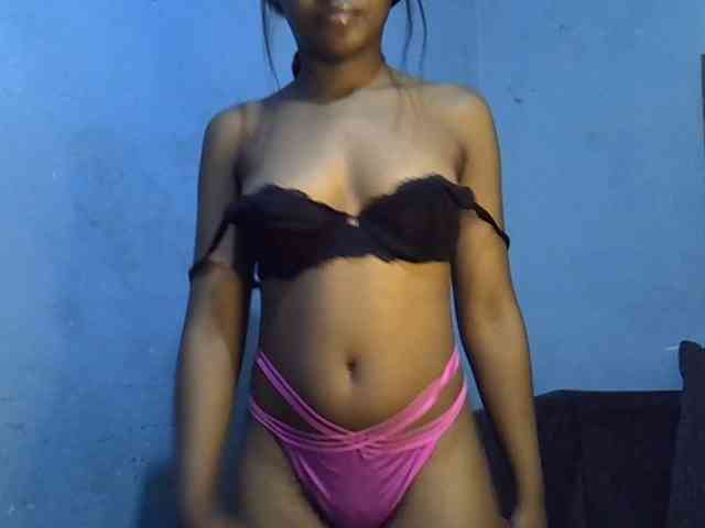 GoldenGoddess1 webcam