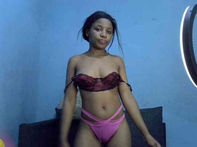 GoldenGoddess1 webcam