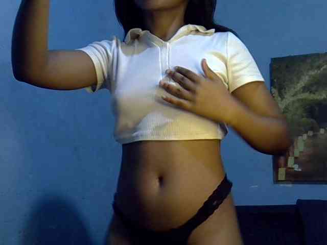 GoldenGoddess1 webcam