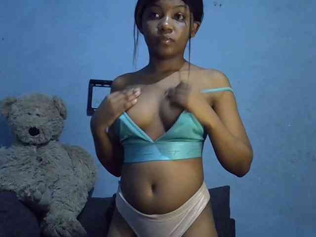 GoldenGoddess1 webcam