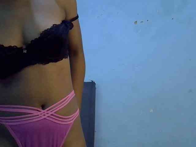 GoldenGoddess1 webcam