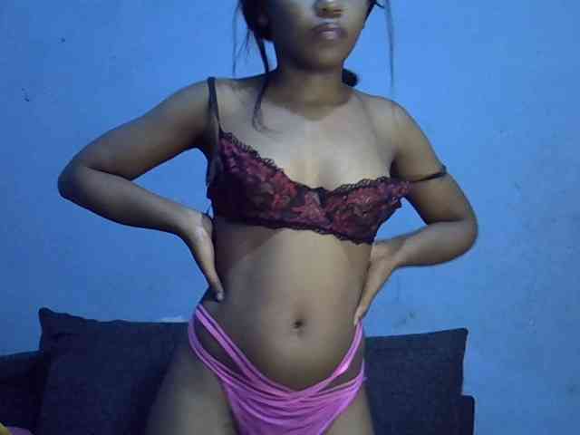 GoldenGoddess1 webcam