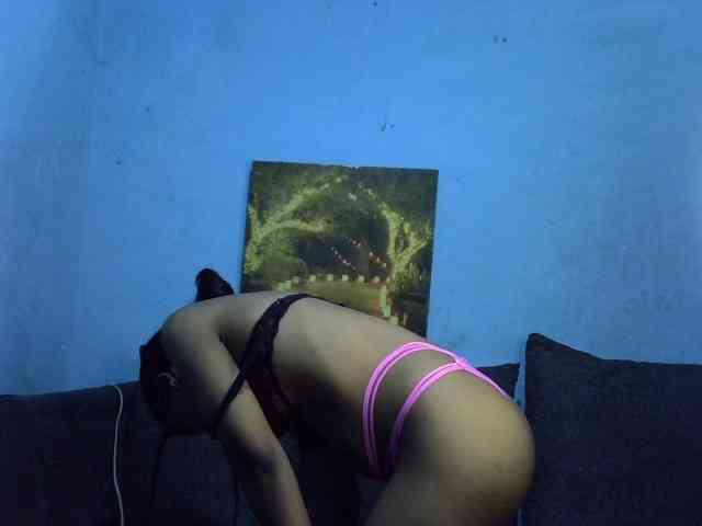 GoldenGoddess1 webcam