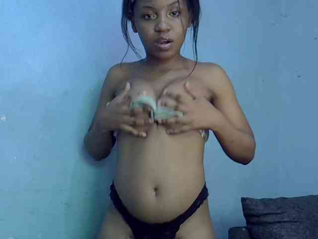 GoldenGoddess1 webcam