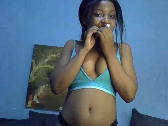 GoldenGoddess1 webcam