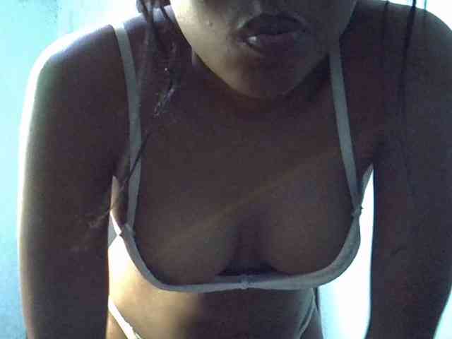 GoldenGoddess1 webcam
