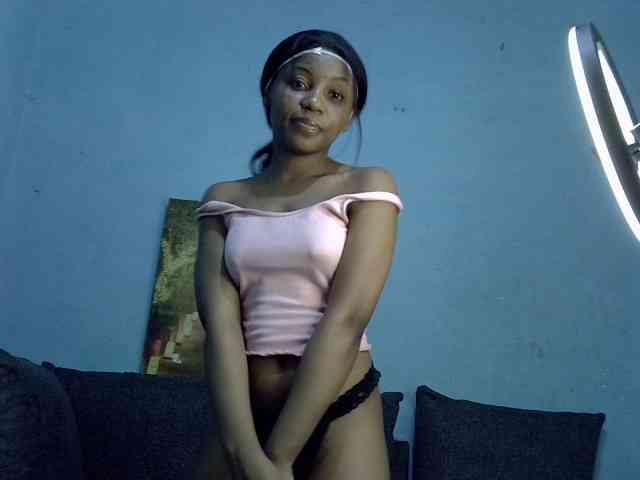 GoldenGoddess1 webcam