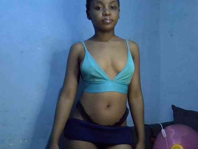 GoldenGoddess1 webcam