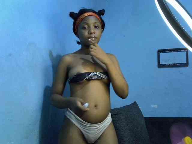 GoldenGoddess1 webcam