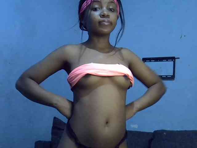 GoldenGoddess1 webcam