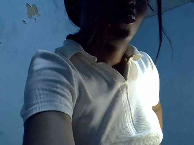 GoldenGoddess1 webcam