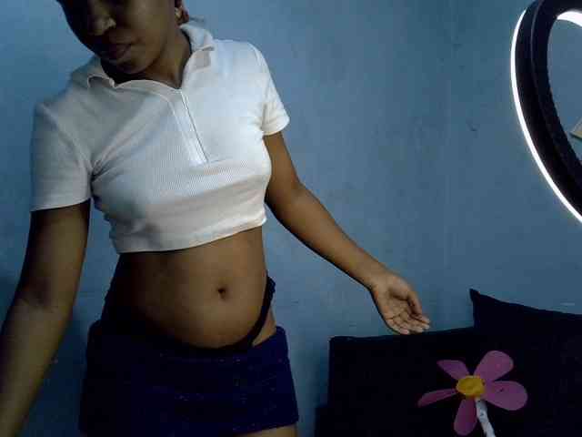 GoldenGoddess1 webcam