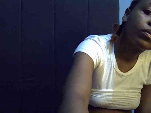 GoldenGoddess1 webcam