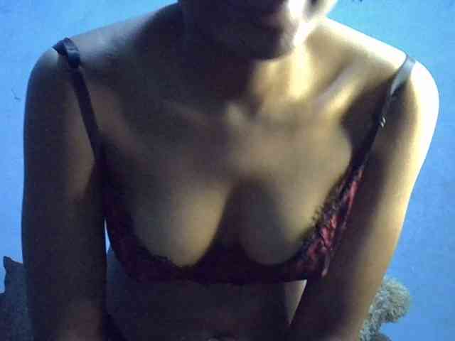 GoldenGoddess1 webcam