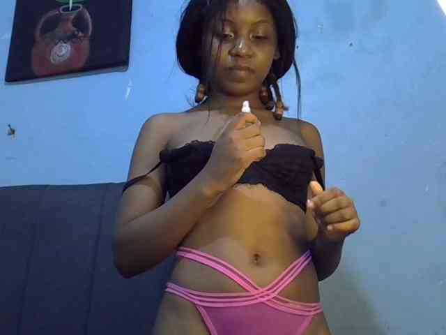 GoldenGoddess1 webcam