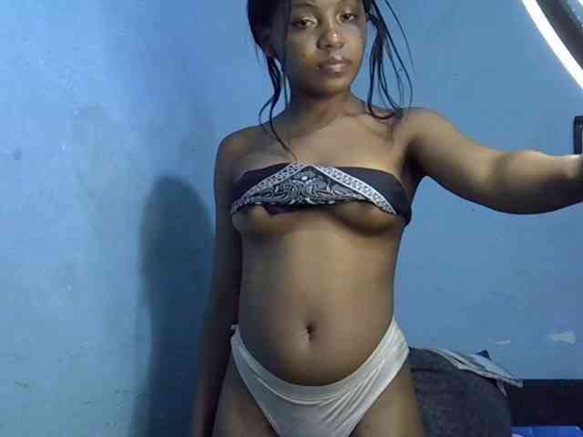 GoldenGoddess1 webcam