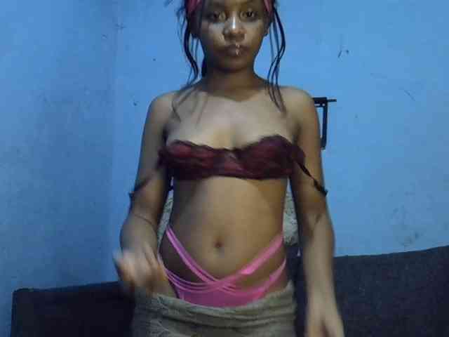 GoldenGoddess1 webcam