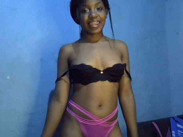 GoldenGoddess1 webcam