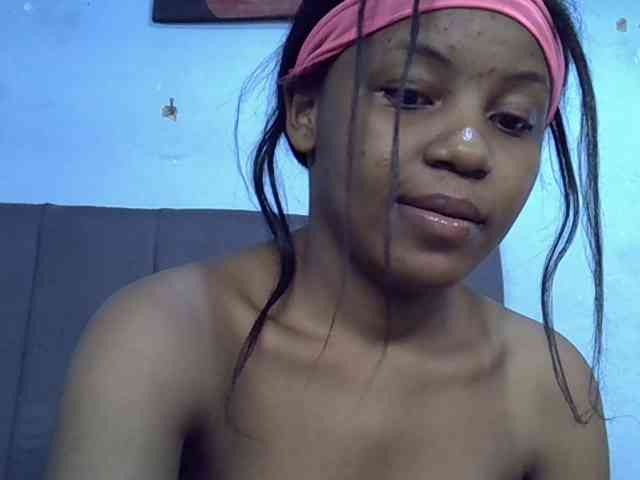 GoldenGoddess1 webcam