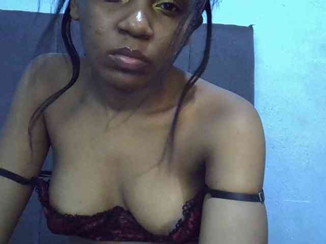 GoldenGoddess1 webcam