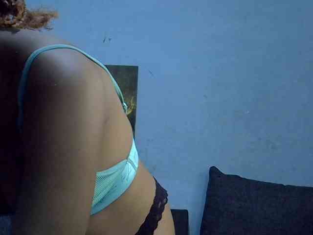 GoldenGoddess1 webcam