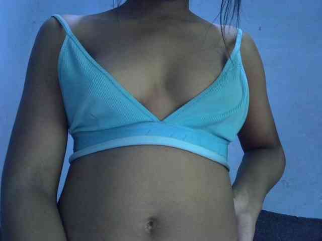 GoldenGoddess1 webcam