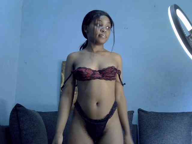 GoldenGoddess1 webcam