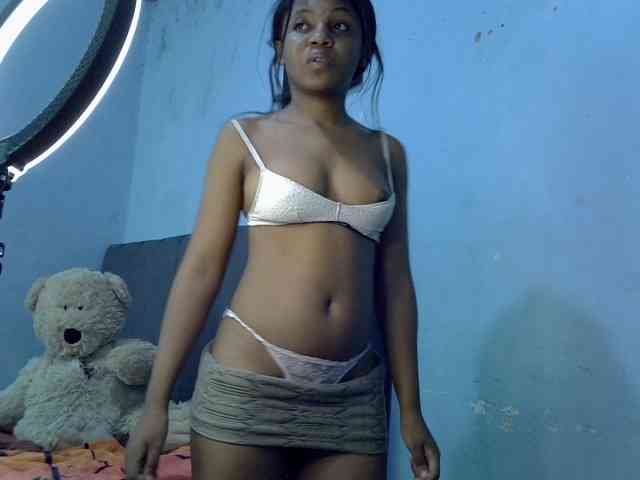 GoldenGoddess1 webcam