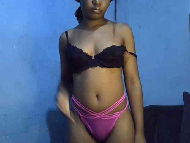 GoldenGoddess1 webcam