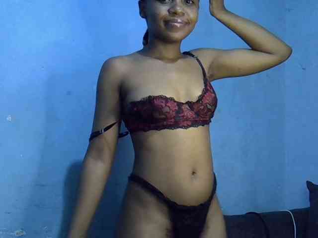 GoldenGoddess1 webcam