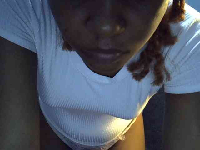 GoldenGoddess1 webcam