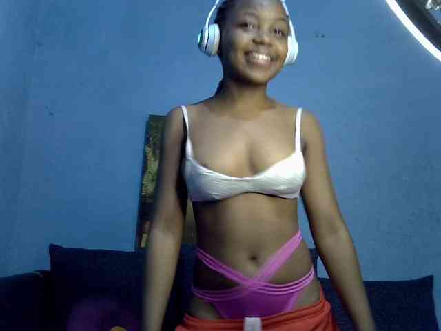 GoldenGoddess1 webcam