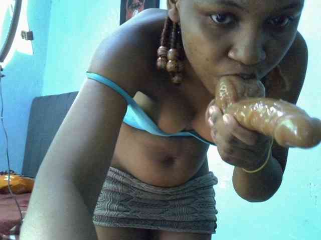 GoldenGoddess1 webcam