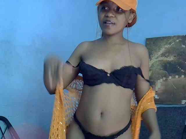 GoldenGoddess1 webcam