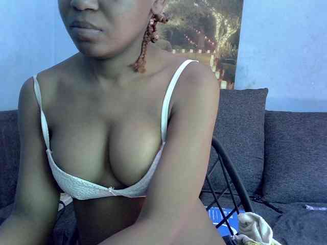 GoldenGoddess1 webcam