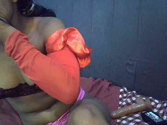 GoldenGoddess1 webcam