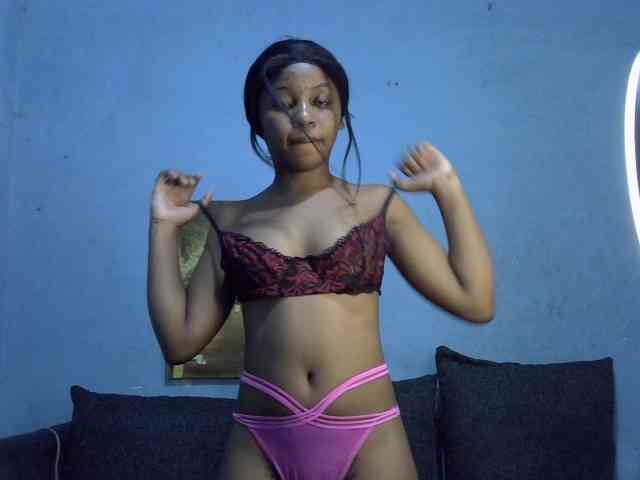 GoldenGoddess1 webcam