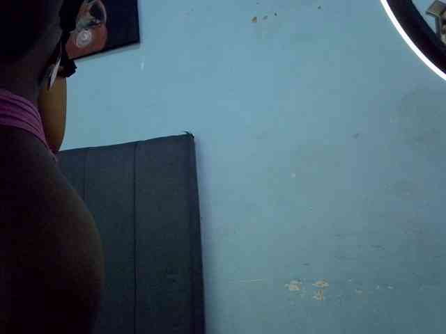 GoldenGoddess1 webcam