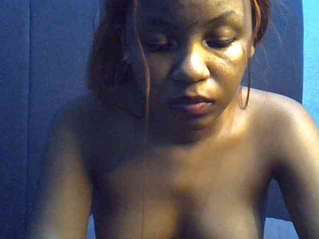GoldenGoddess1 webcam