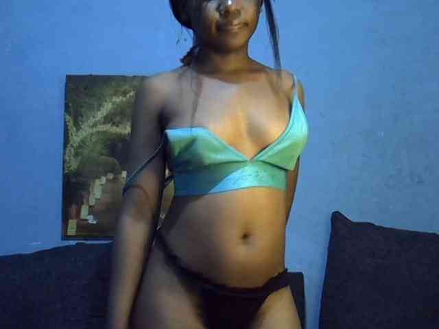 GoldenGoddess1 webcam