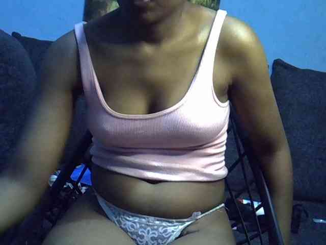 GoldenGoddess1 webcam