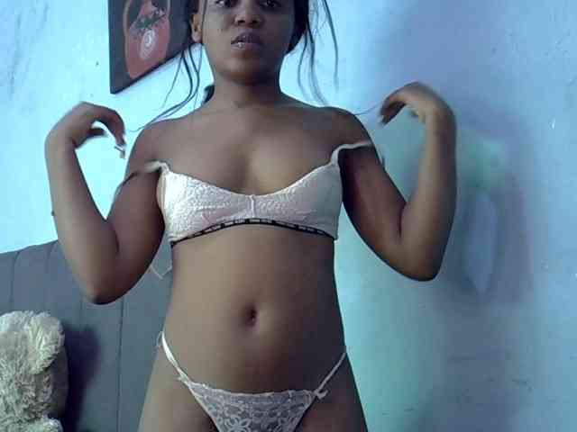 GoldenGoddess1 webcam