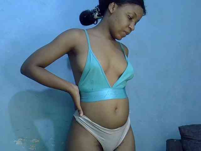 GoldenGoddess1 webcam