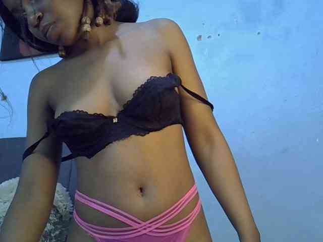 GoldenGoddess1 webcam