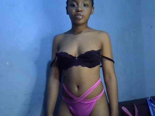 GoldenGoddess1 webcam